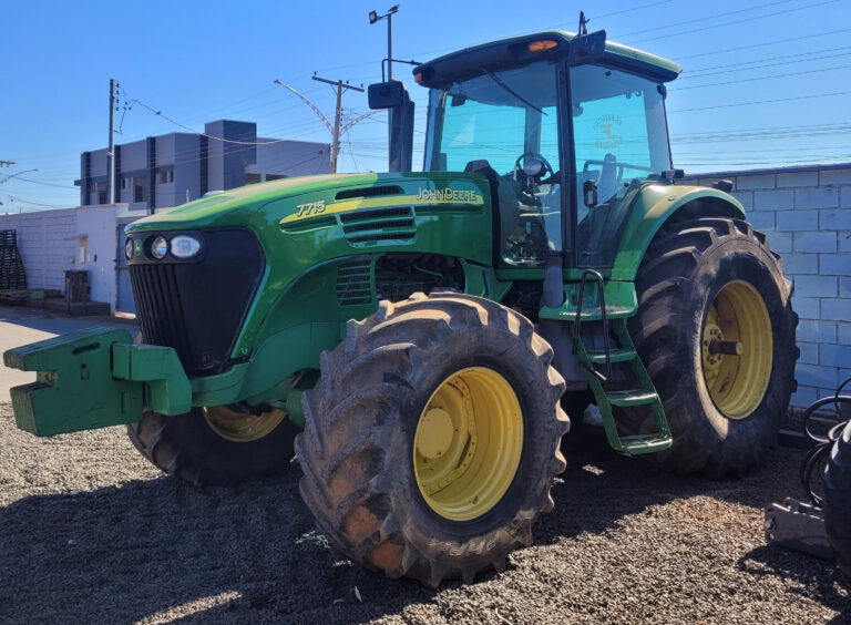 Trator Agrícola JD 7715